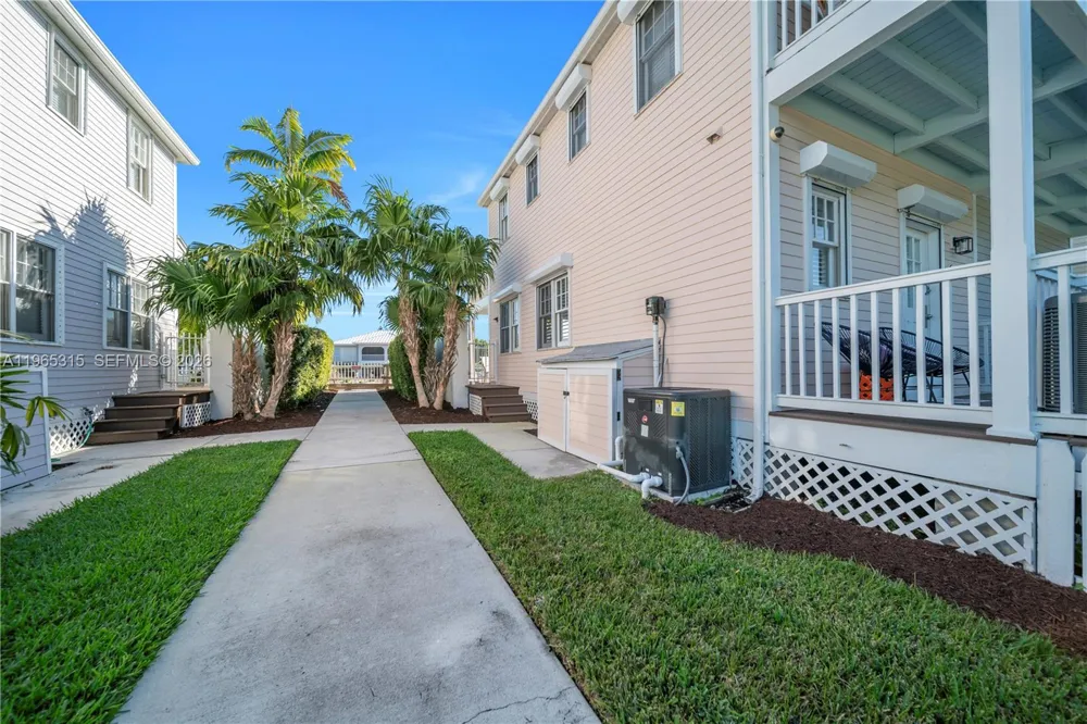 7026 Harbor Village Dr Duck, FL 33050