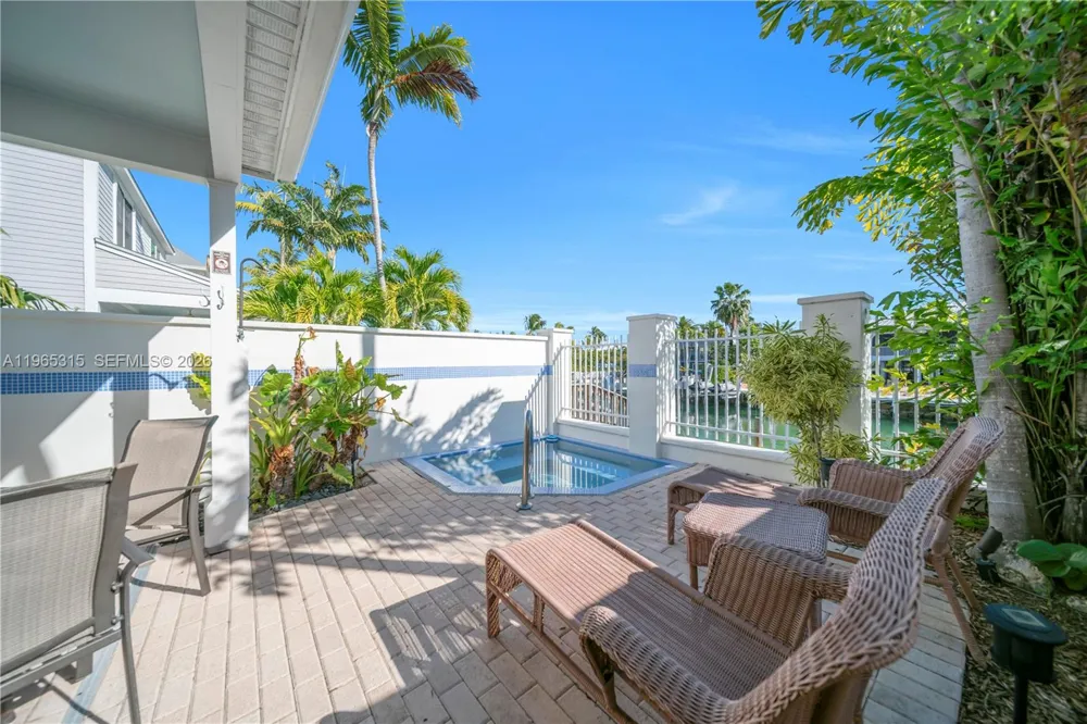 7026 Harbor Village Dr Duck, FL 33050