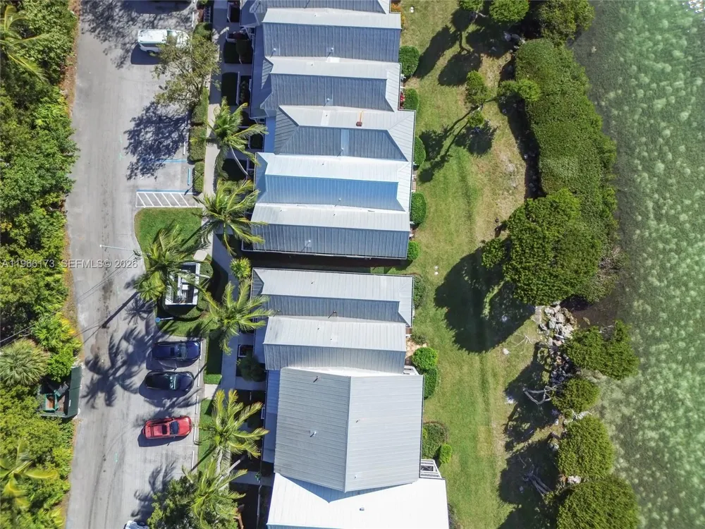 5036 Sunset Village Dr Duck, FL 33050