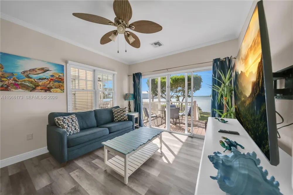 5036 Sunset Village Dr Duck, FL 33050