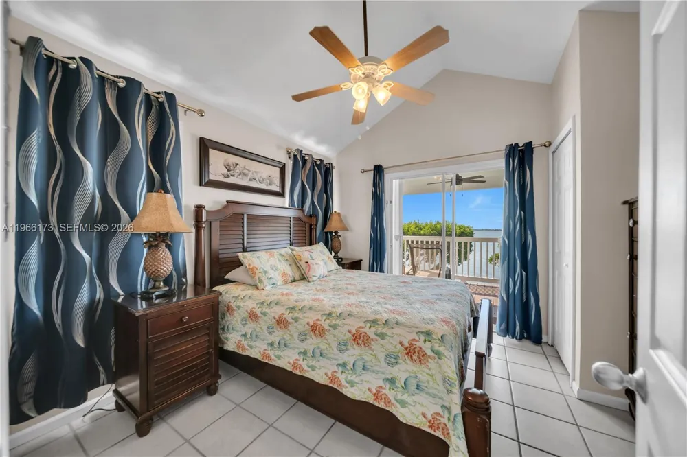 5036 Sunset Village Dr Duck, FL 33050