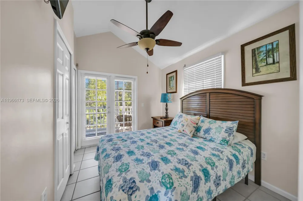 5036 Sunset Village Dr Duck, FL 33050