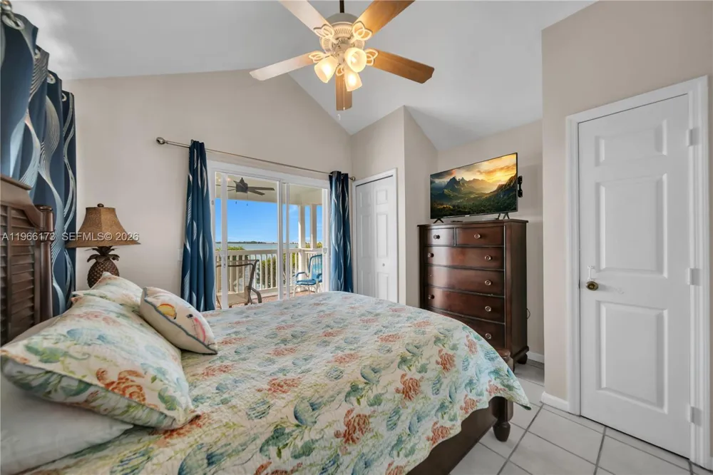5036 Sunset Village Dr Duck, FL 33050