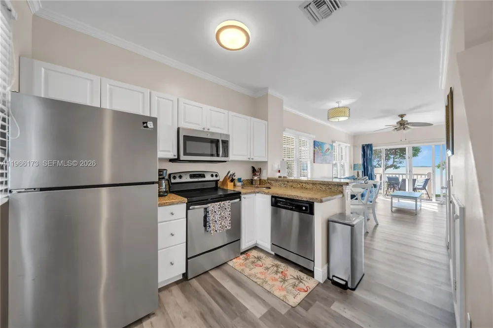 5036 Sunset Village Dr Duck, FL 33050