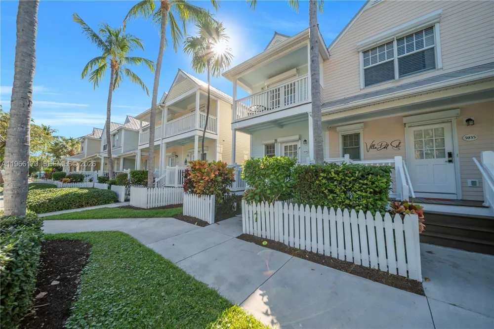 5036 Sunset Village Dr Duck, FL 33050