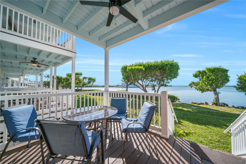5036 Sunset Village Dr Duck, FL 33050