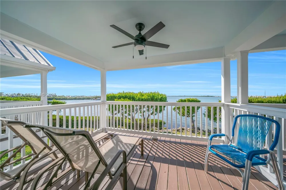 5036 Sunset Village Dr Duck, FL 33050