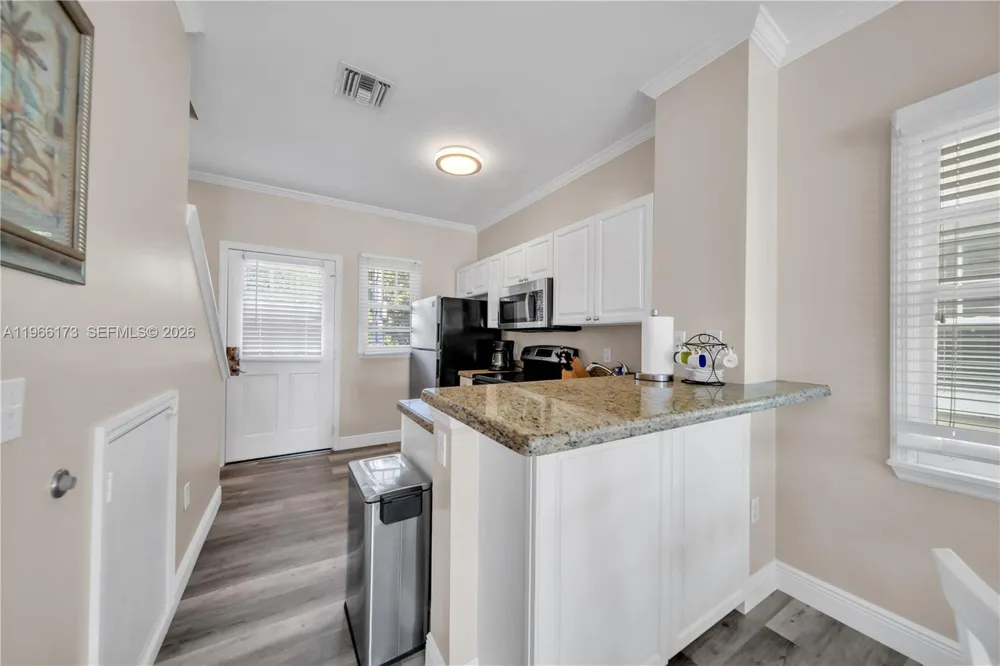 5036 Sunset Village Dr Duck, FL 33050