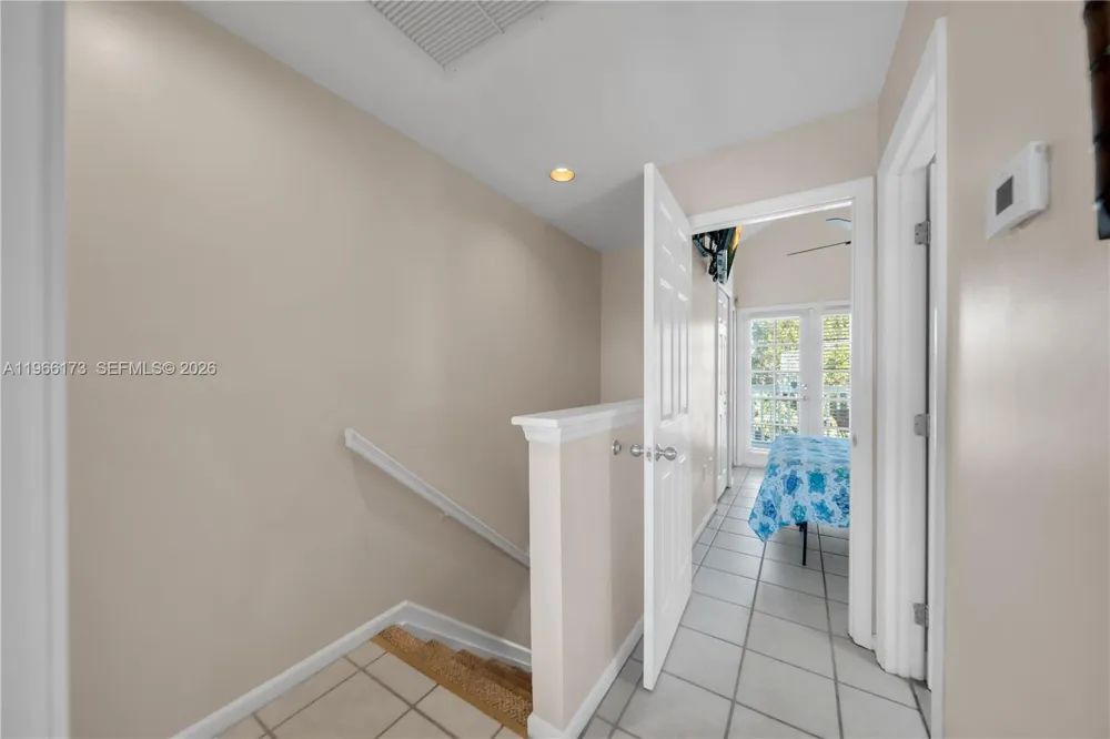 5036 Sunset Village Dr Duck, FL 33050