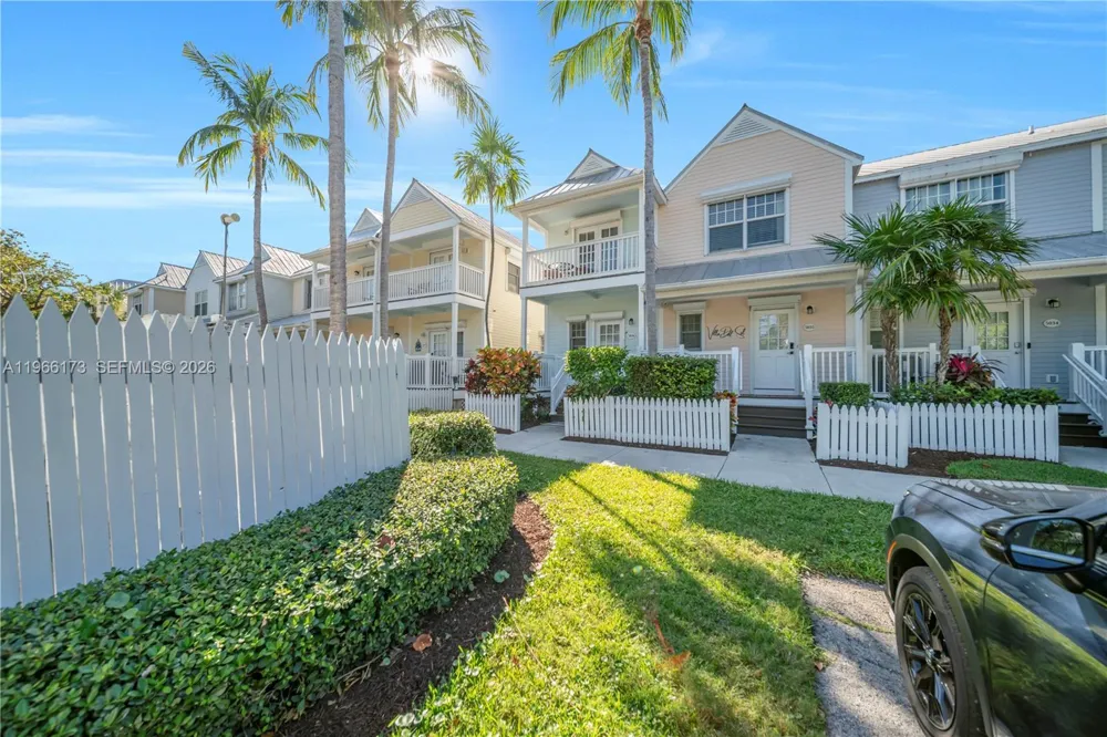 5036 Sunset Village Dr Duck, FL 33050
