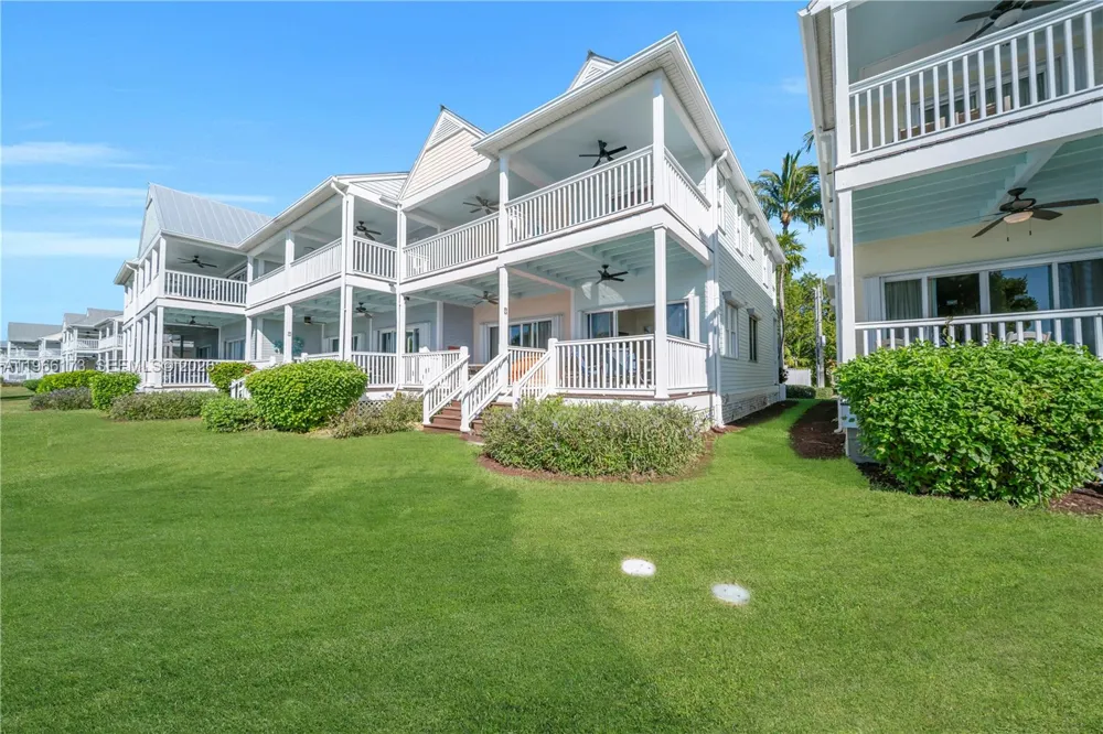 5036 Sunset Village Dr Duck, FL 33050