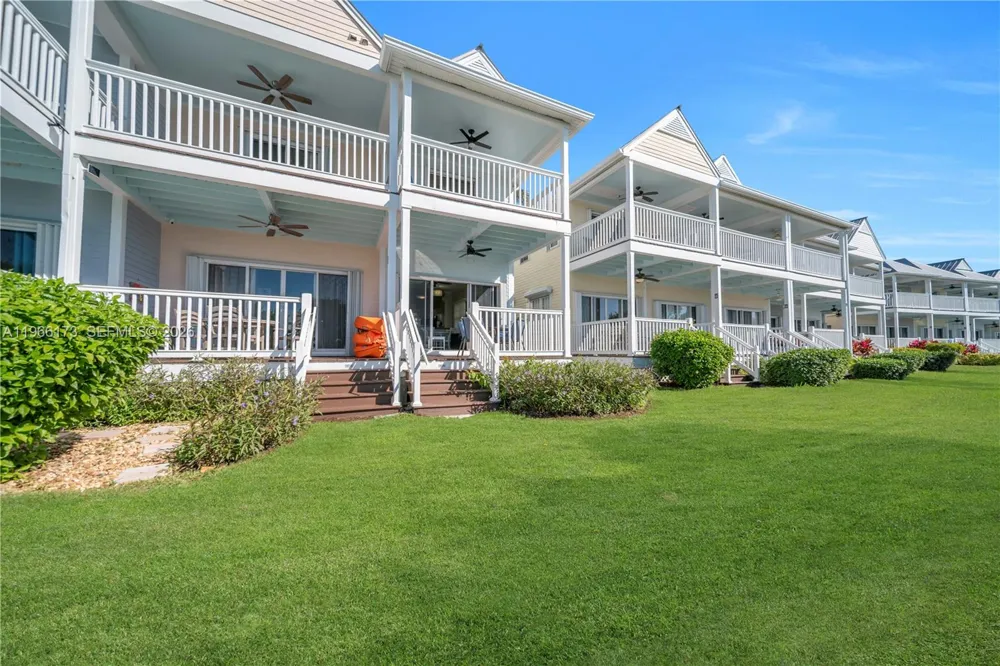 5036 Sunset Village Dr Duck, FL 33050