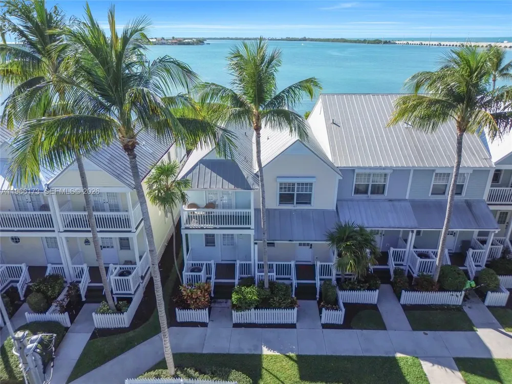 5036 Sunset Village Dr Duck, FL 33050