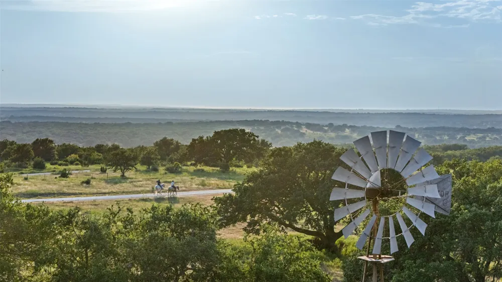 8577 Ranch Road 2766 Johnson City, TX 78636
