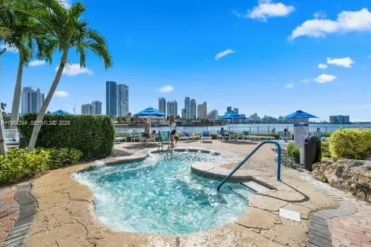19195 NE 36th Ct #2302 Aventura, FL 33180
