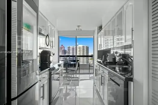 19195 NE 36th Ct #2302 Aventura, FL 33180
