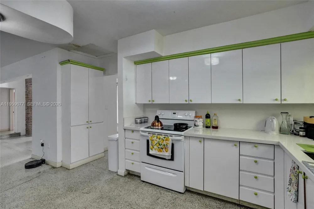 18500 NE 23rd Ct Miami, FL 33180