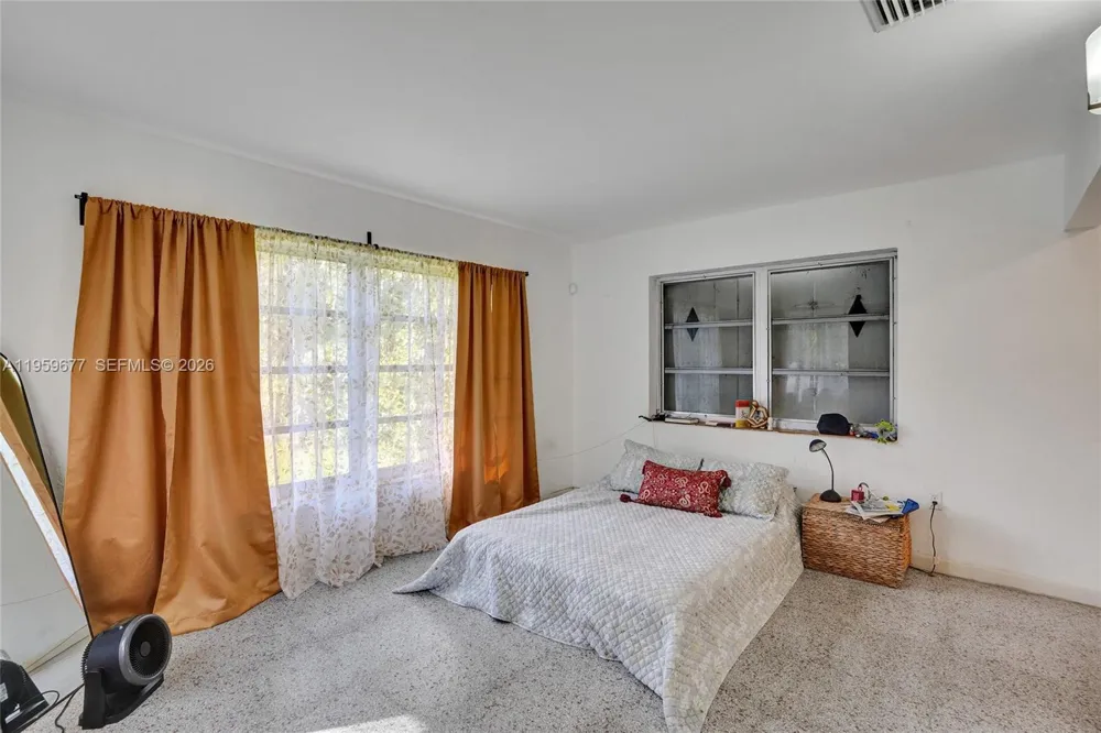 18500 NE 23rd Ct Miami, FL 33180