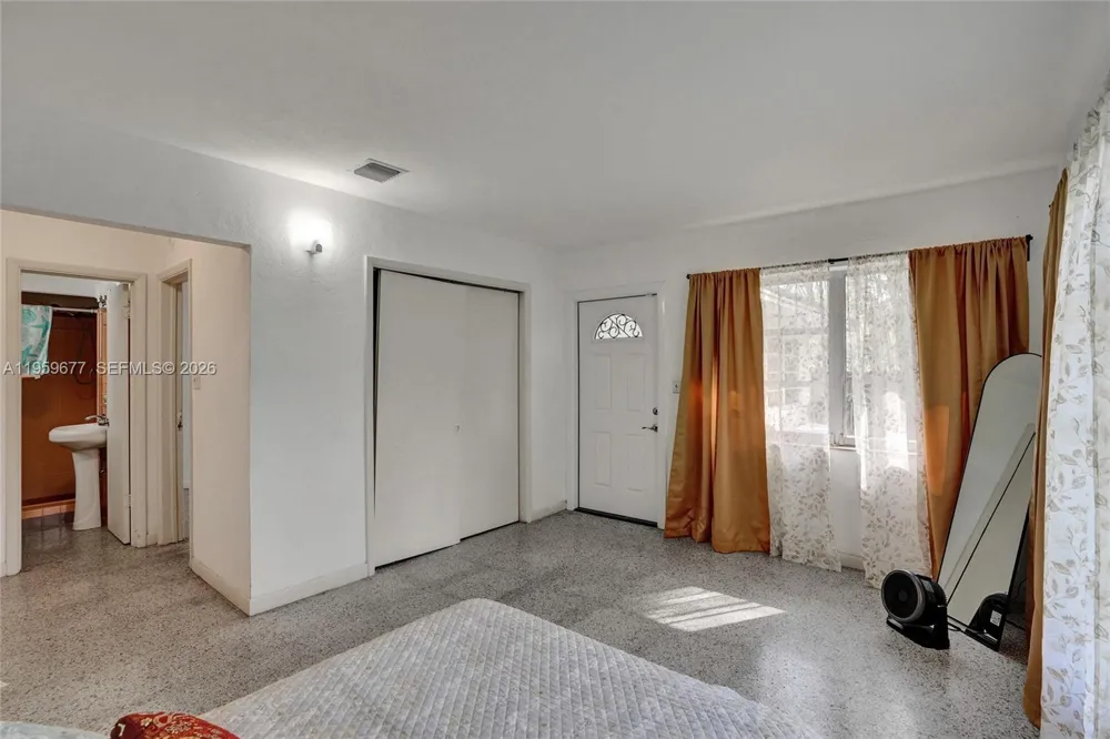 18500 NE 23rd Ct Miami, FL 33180