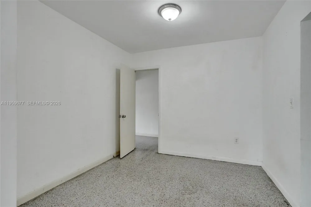 18500 NE 23rd Ct Miami, FL 33180