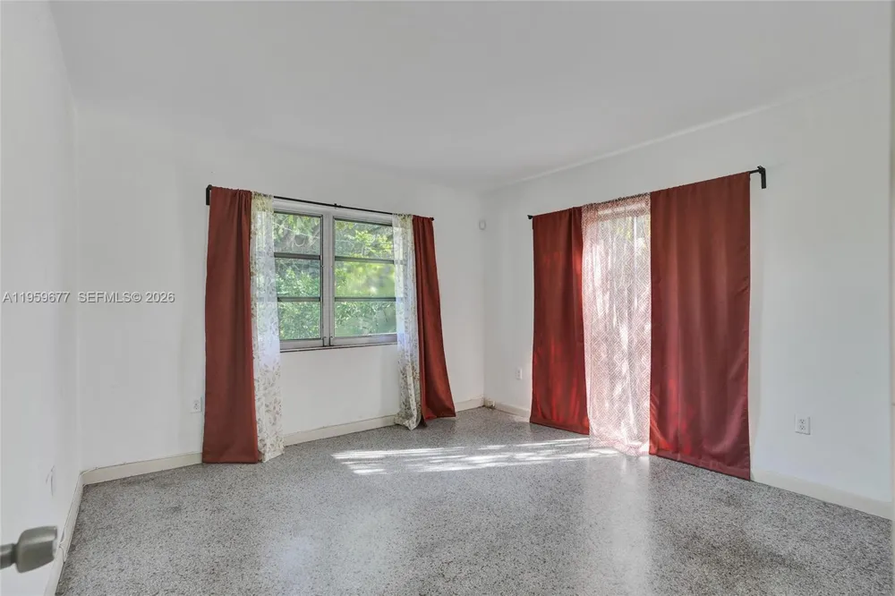 18500 NE 23rd Ct Miami, FL 33180