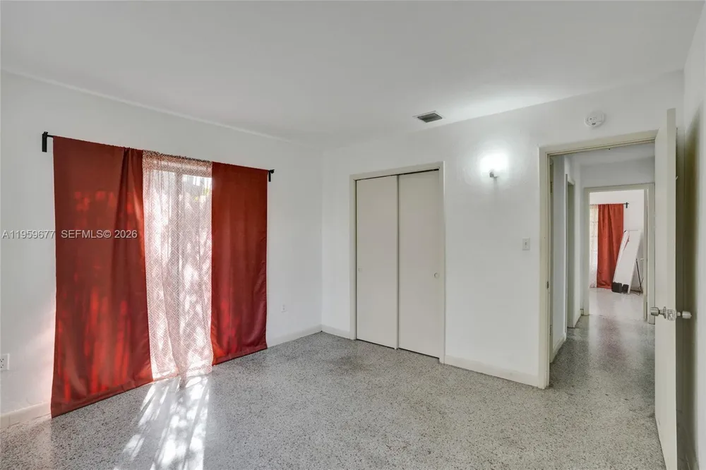 18500 NE 23rd Ct Miami, FL 33180