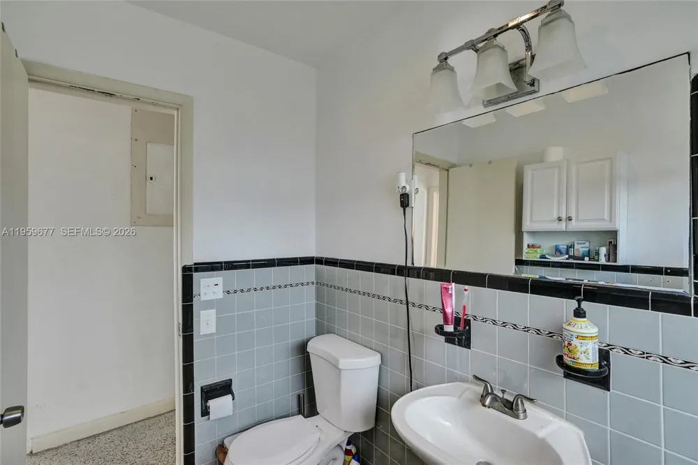 18500 NE 23rd Ct Miami, FL 33180