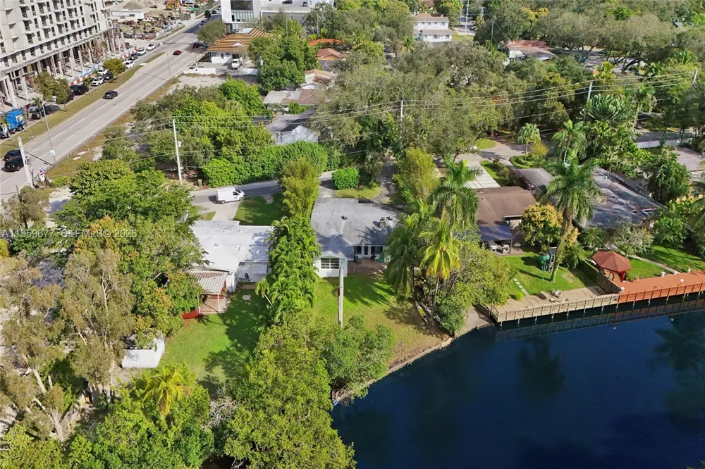 18500 NE 23rd Ct Miami, FL 33180