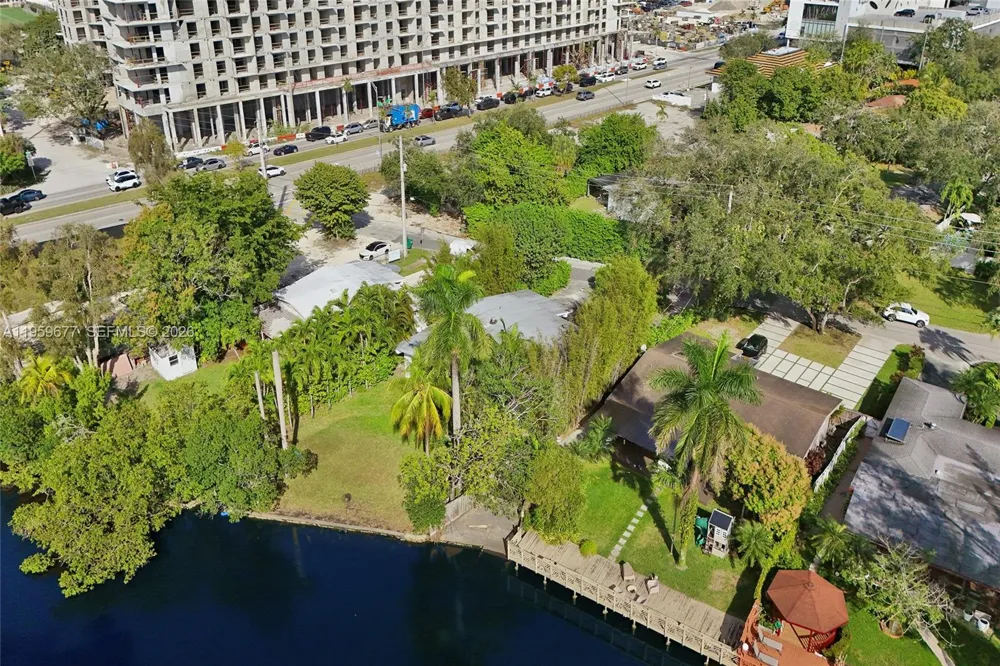 18500 NE 23rd Ct Miami, FL 33180