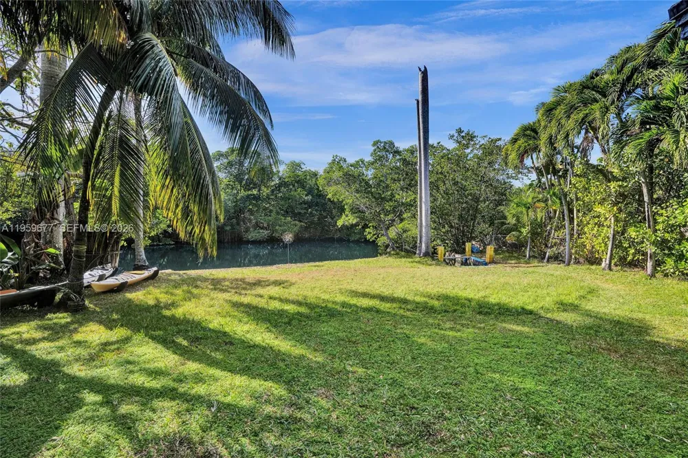 18500 NE 23rd Ct Miami, FL 33180