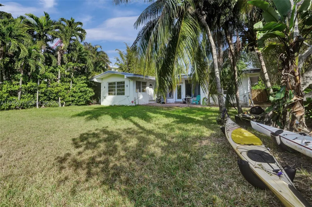 18500 NE 23rd Ct Miami, FL 33180