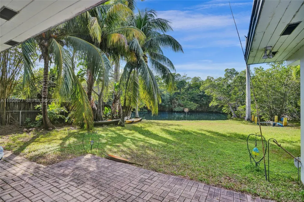 18500 NE 23rd Ct Miami, FL 33180