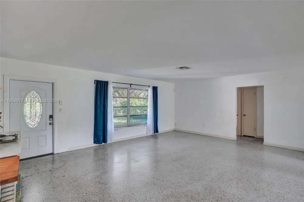 18500 NE 23rd Ct Miami, FL 33180