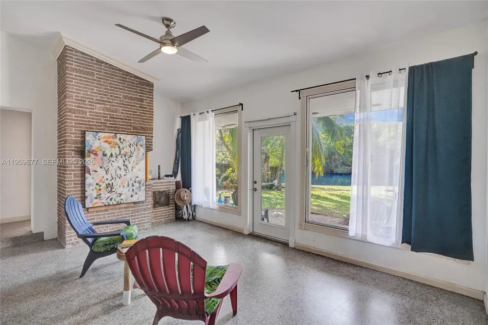 18500 NE 23rd Ct Miami, FL 33180