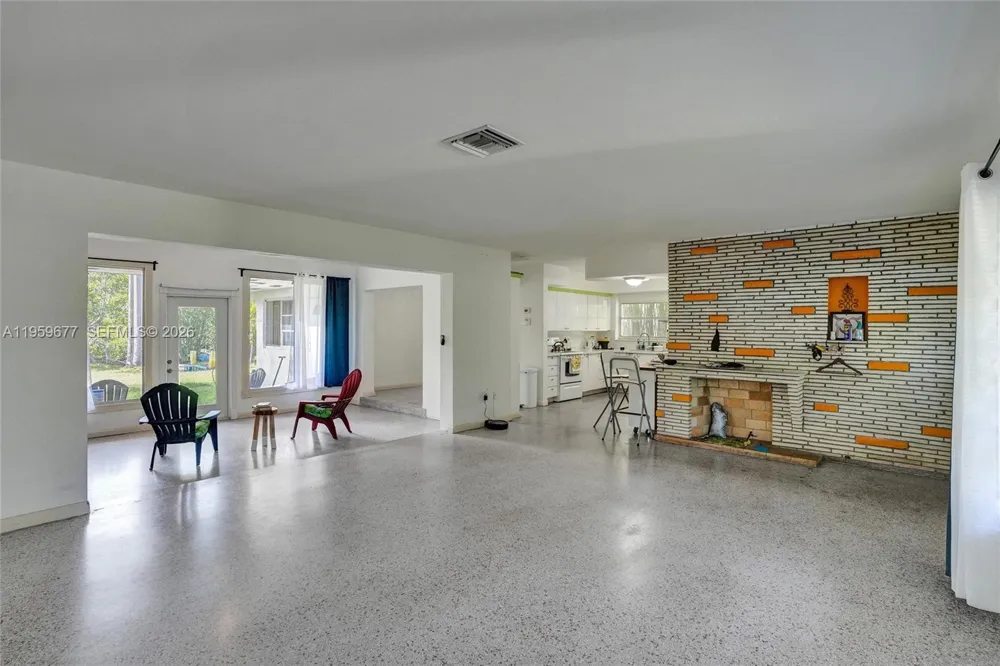 18500 NE 23rd Ct Miami, FL 33180