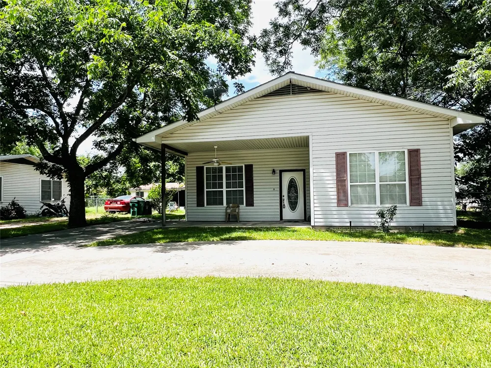 208 E 20th Street Cameron, TX 76520