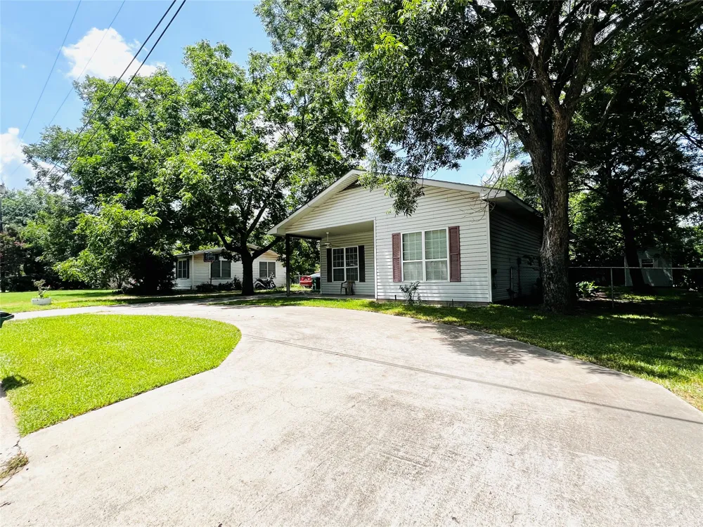 208 E 20th Street Cameron, TX 76520