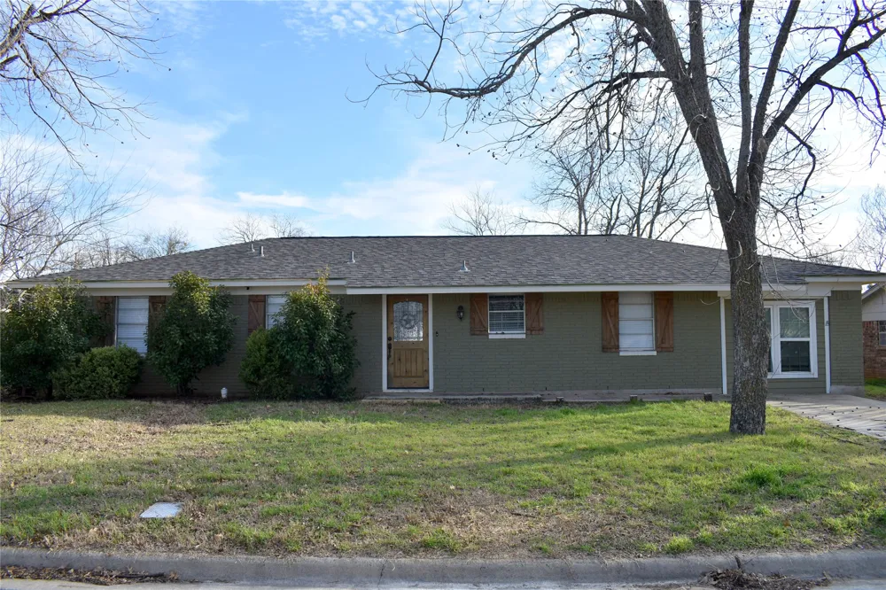1207 E Fitzgerald Street Bangs, TX 76823