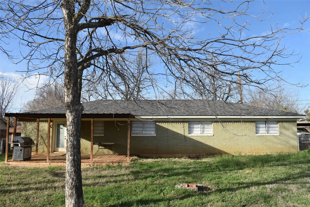 1207 E Fitzgerald Street Bangs, TX 76823
