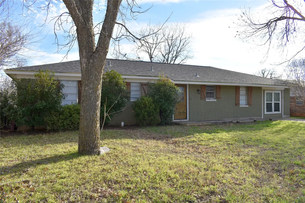 1207 E Fitzgerald Street Bangs, TX 76823