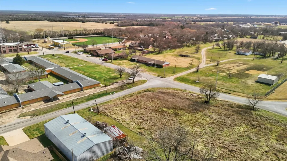 202 Pine Street Whitewright, TX 75491
