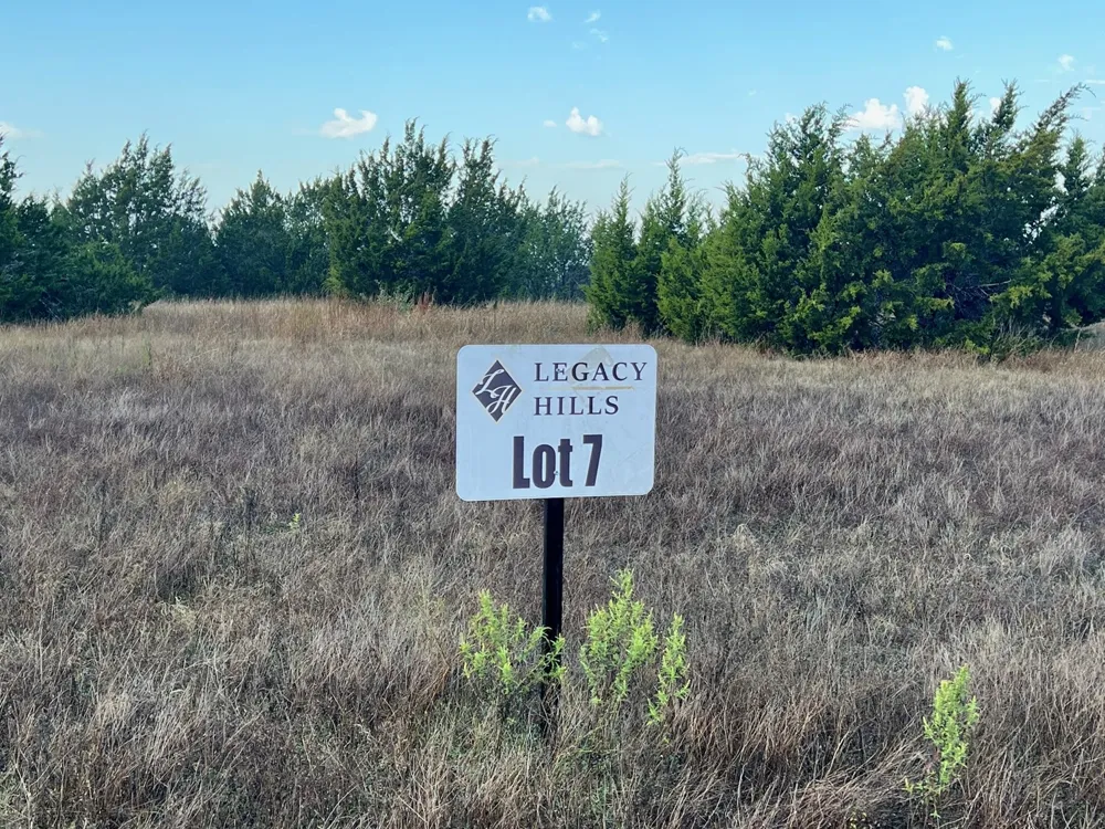 7 W Flying Owl Dr Johnson City, TX 78636