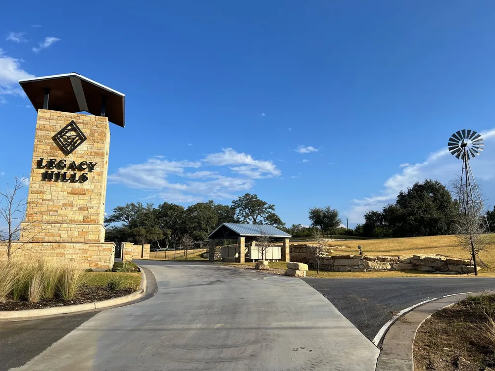 7 W Flying Owl Dr Johnson City, TX 78636