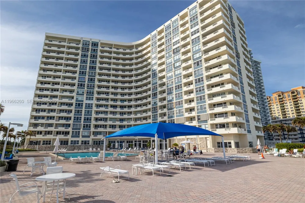 3180 S Ocean Dr #718 Hallandale Beach, FL 33009