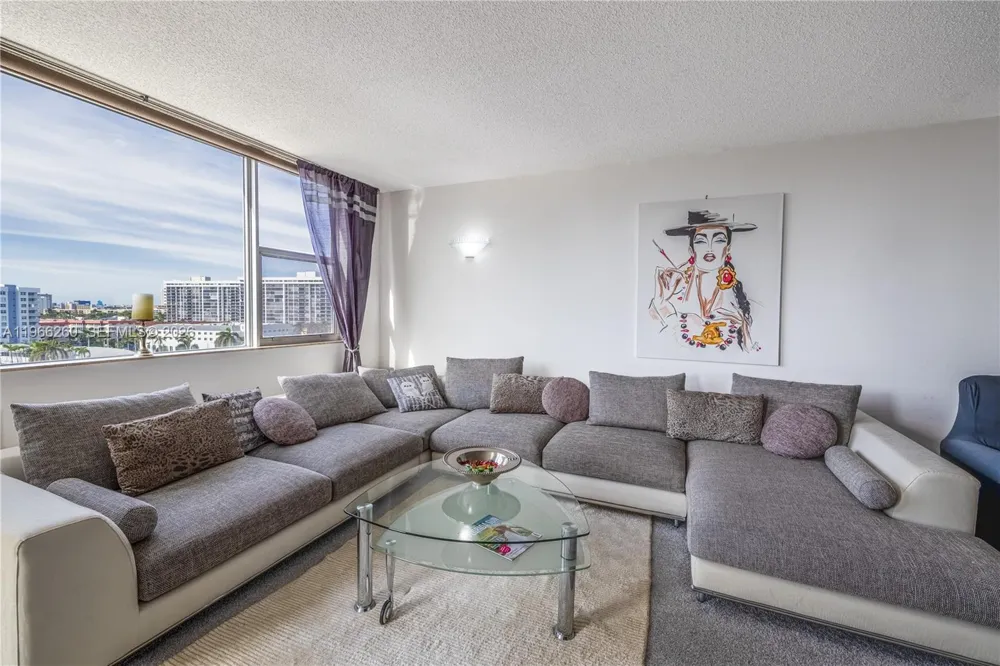 3180 S Ocean Dr #718 Hallandale Beach, FL 33009
