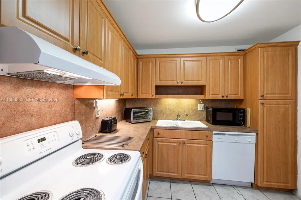 3180 S Ocean Dr #718 Hallandale Beach, FL 33009
