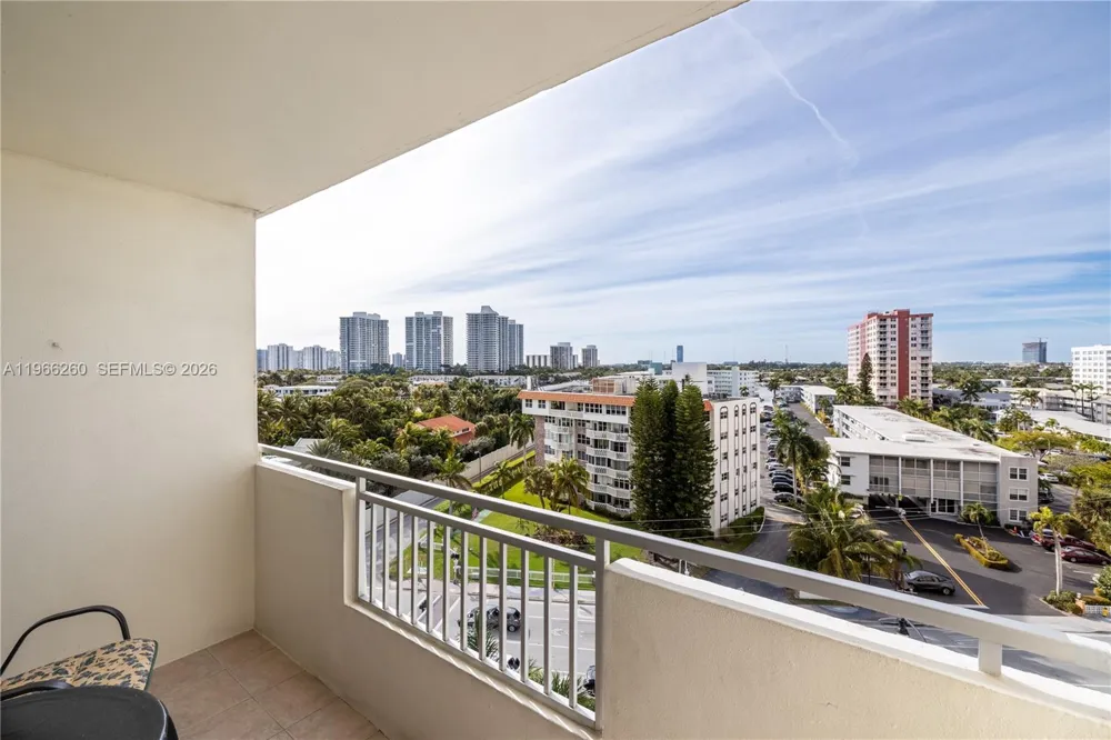 3180 S Ocean Dr #718 Hallandale Beach, FL 33009
