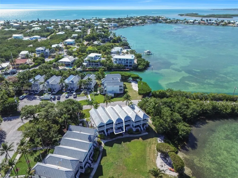 5101 Sunset Village Dr Duck, FL 33050