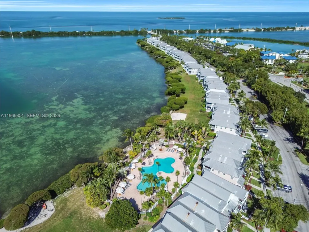5101 Sunset Village Dr Duck, FL 33050