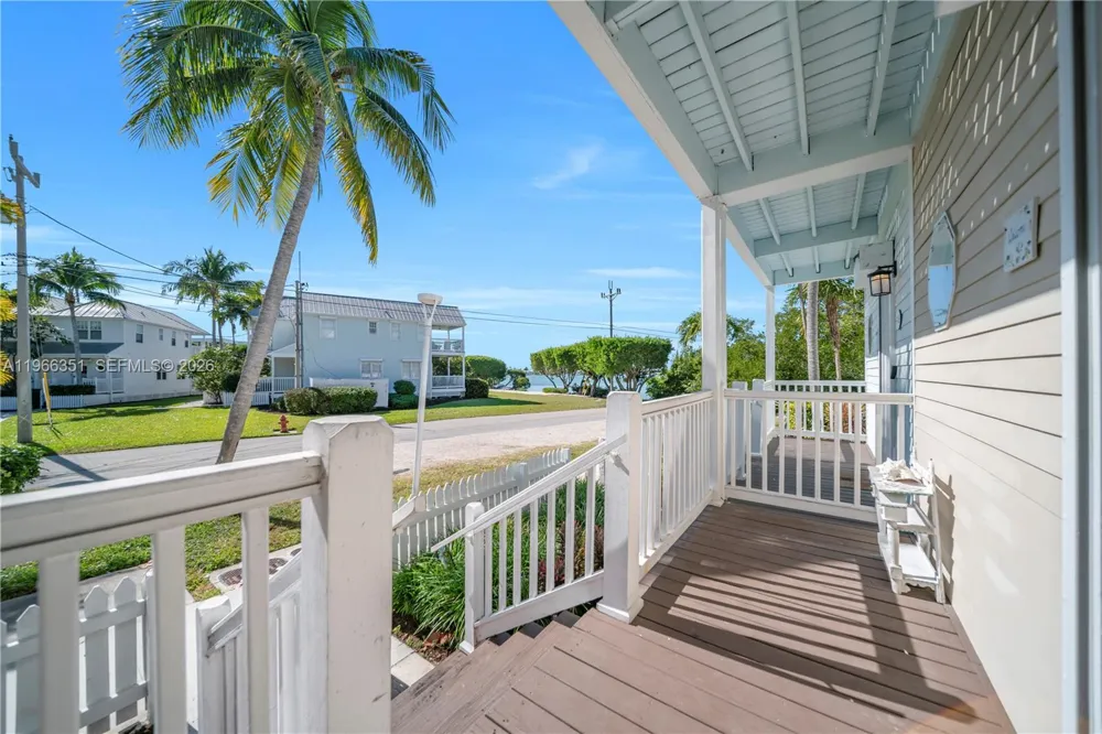 5101 Sunset Village Dr Duck, FL 33050